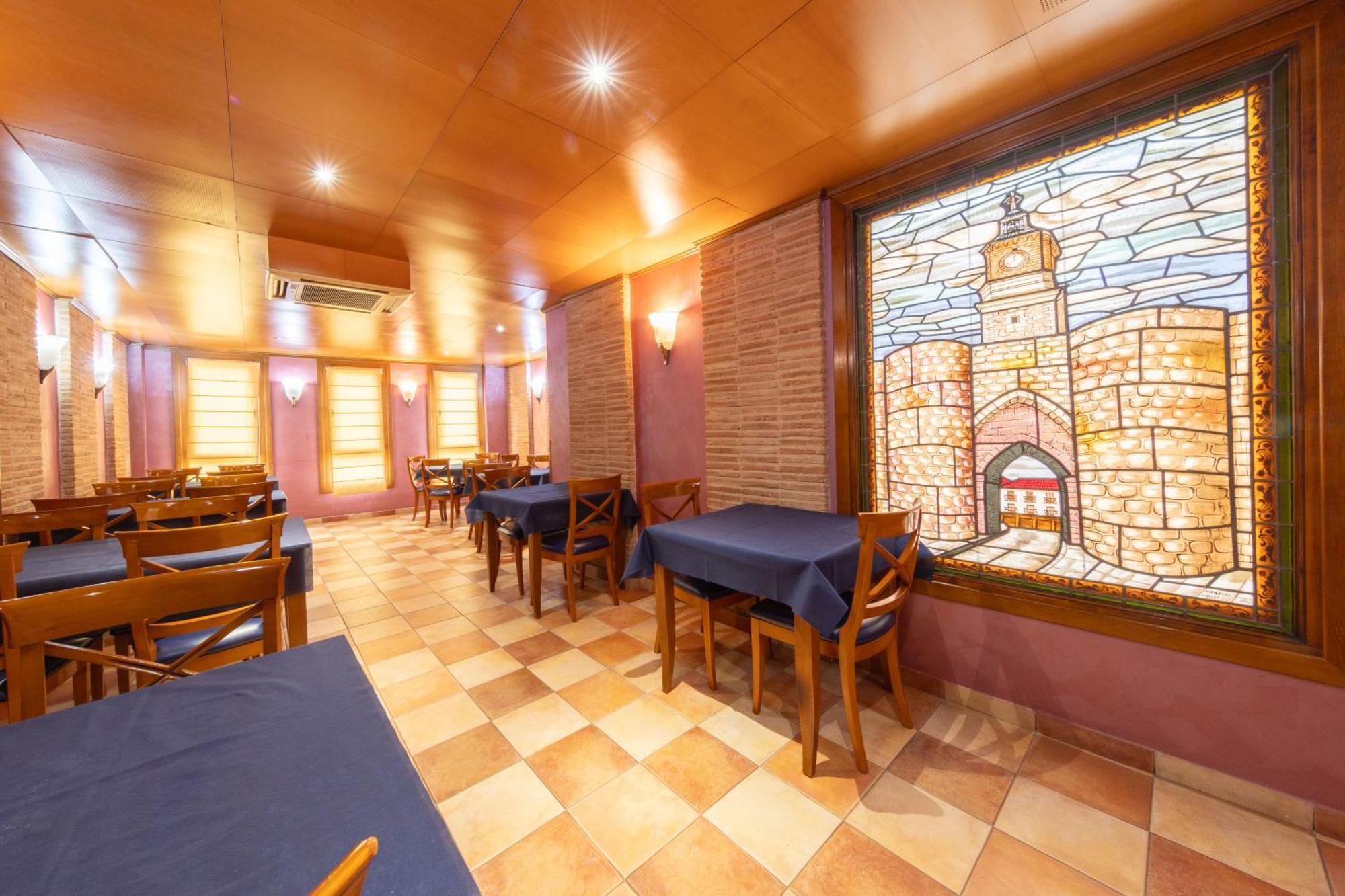 Hostal Sin Recep24H Puerta De La Villa - Pet Friendly & Restaurante Almazán Dış mekan fotoğraf