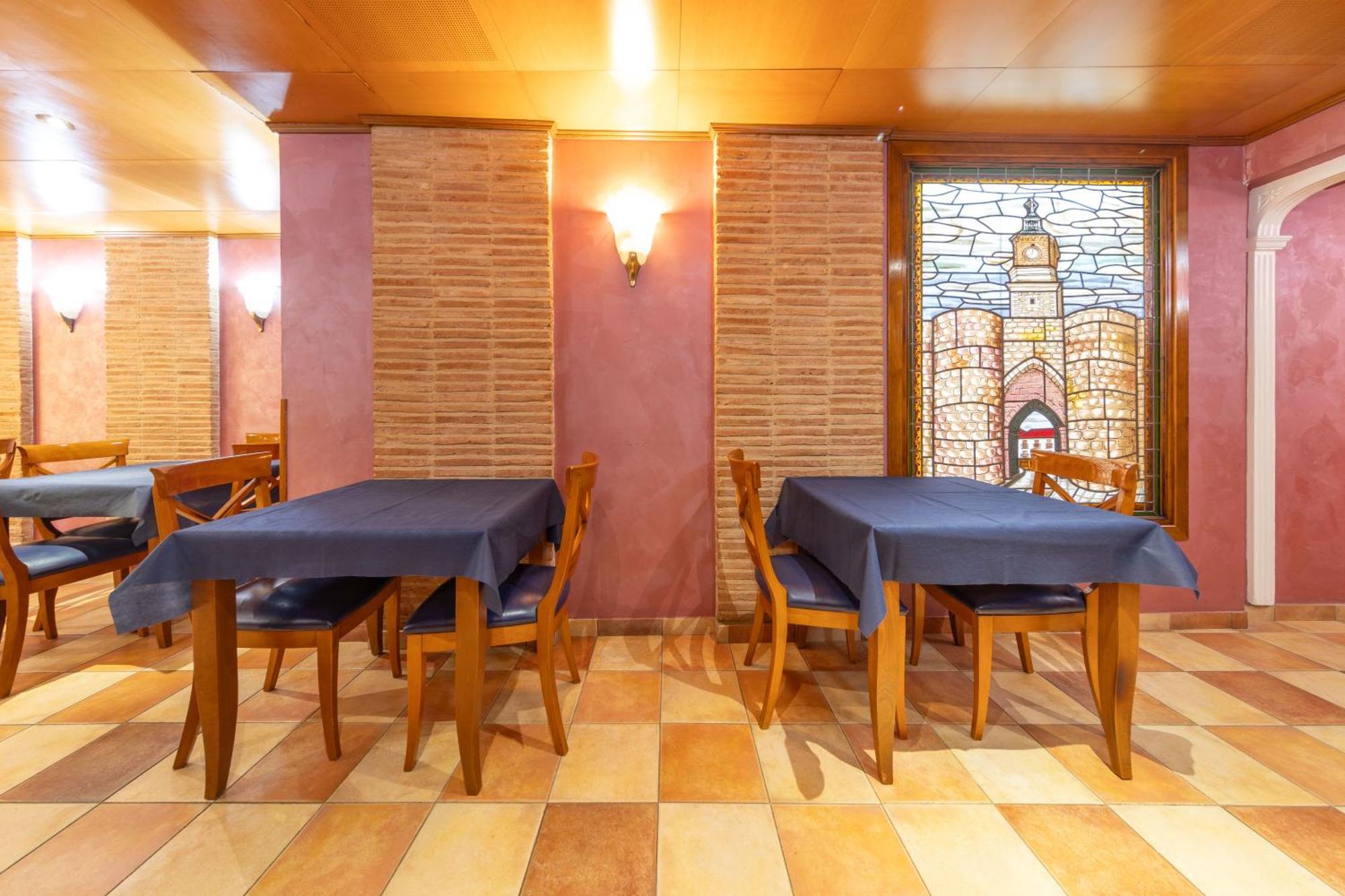 Hostal Sin Recep24H Puerta De La Villa - Pet Friendly & Restaurante Almazán Dış mekan fotoğraf