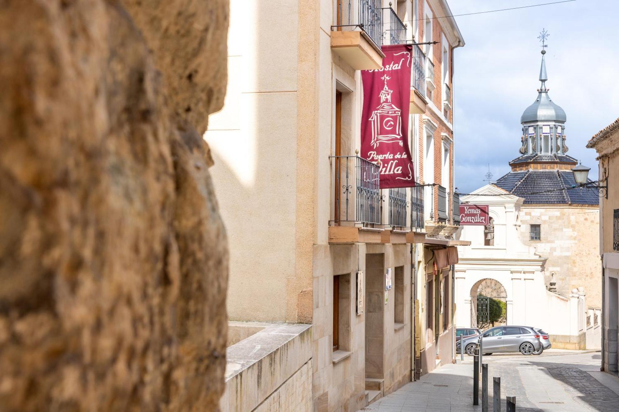 Hostal Sin Recep24H Puerta De La Villa - Pet Friendly & Restaurante Almazán Dış mekan fotoğraf