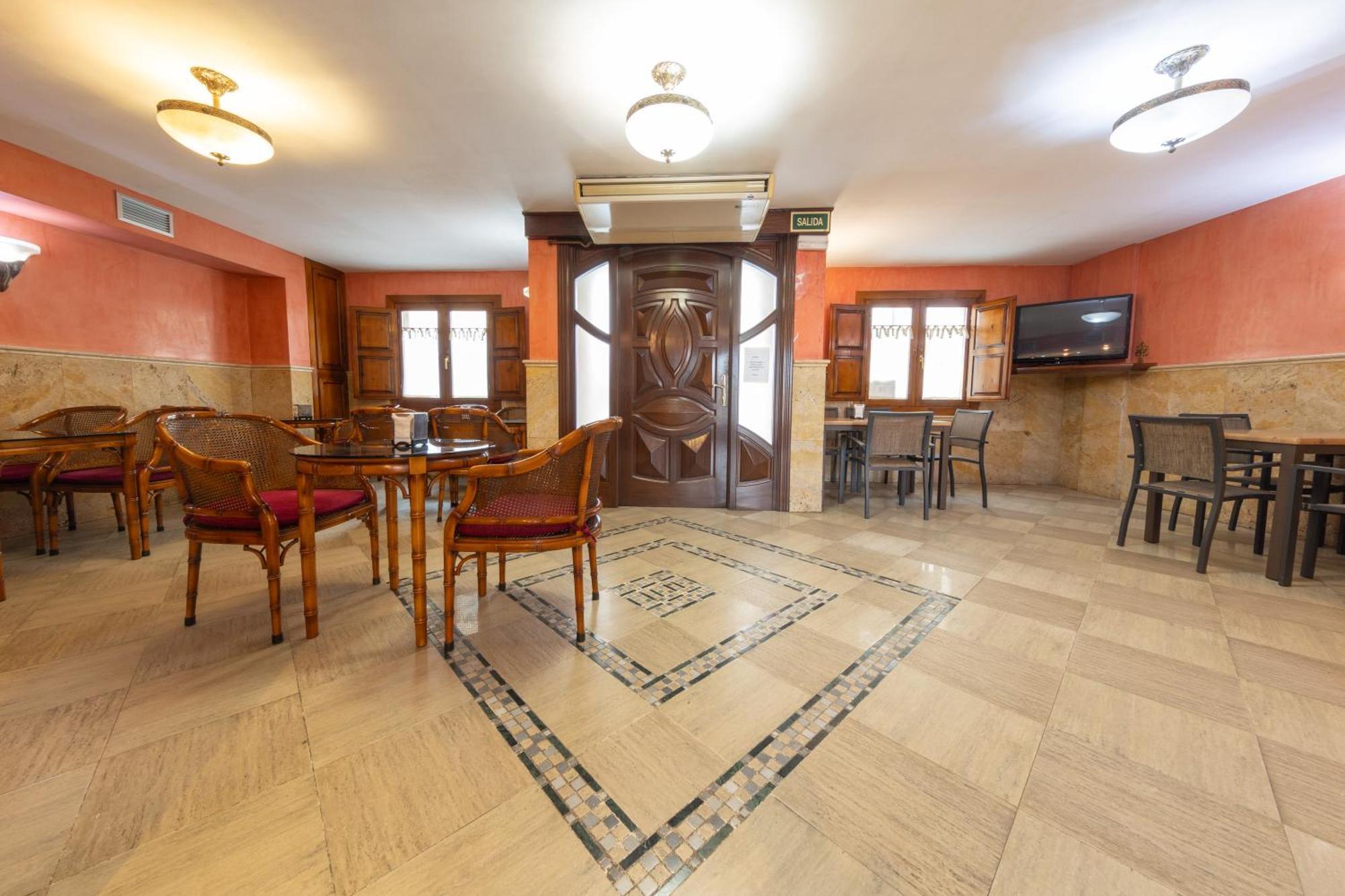 Hostal Sin Recep24H Puerta De La Villa - Pet Friendly & Restaurante Almazán Dış mekan fotoğraf