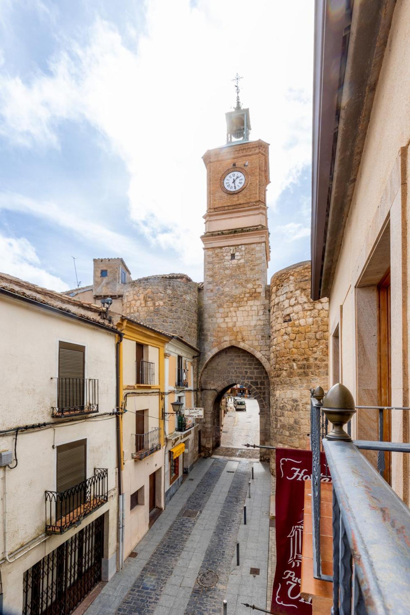 Hostal Sin Recep24H Puerta De La Villa - Pet Friendly & Restaurante Almazán Dış mekan fotoğraf