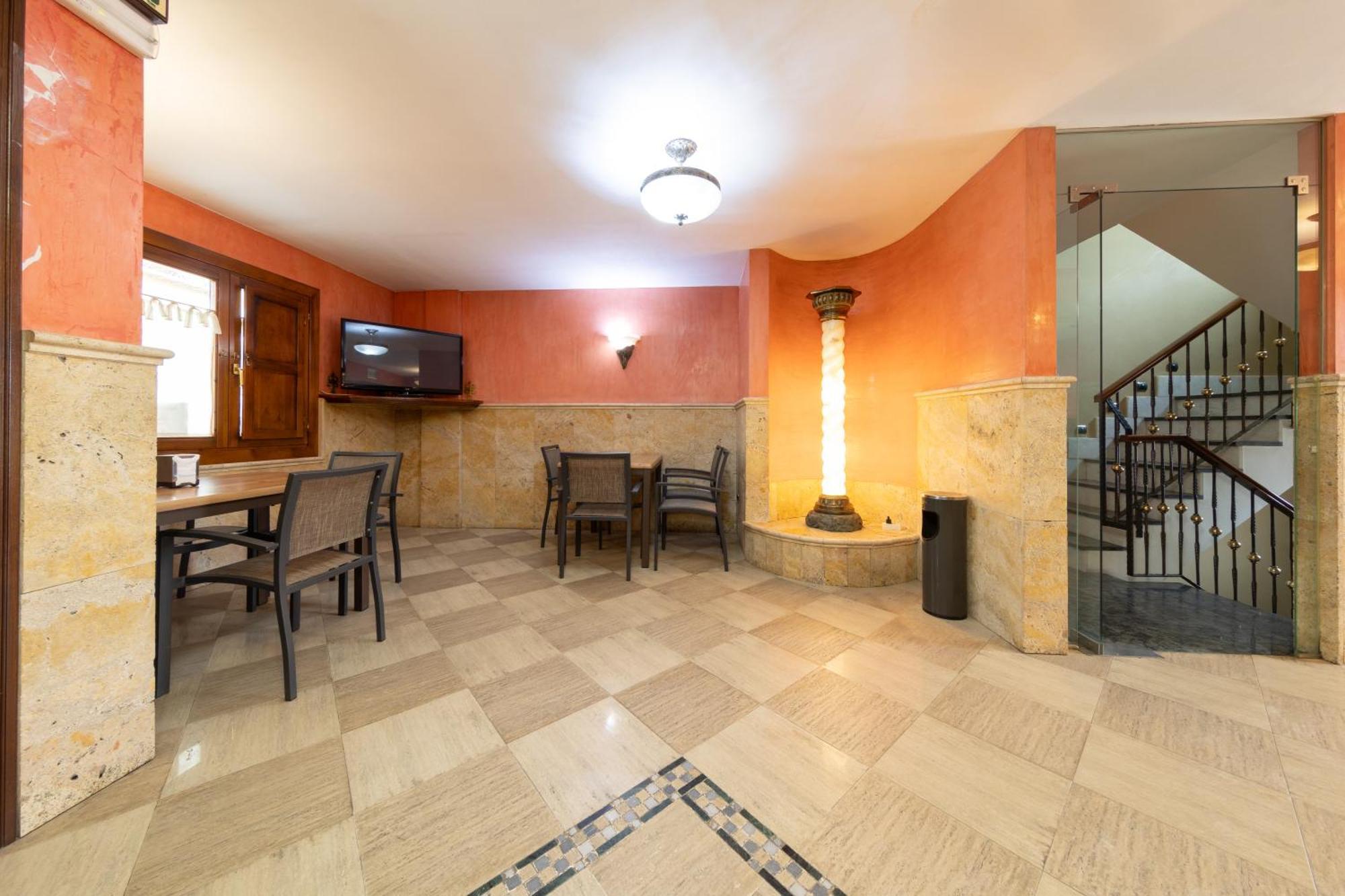 Hostal Sin Recep24H Puerta De La Villa - Pet Friendly & Restaurante Almazán Dış mekan fotoğraf