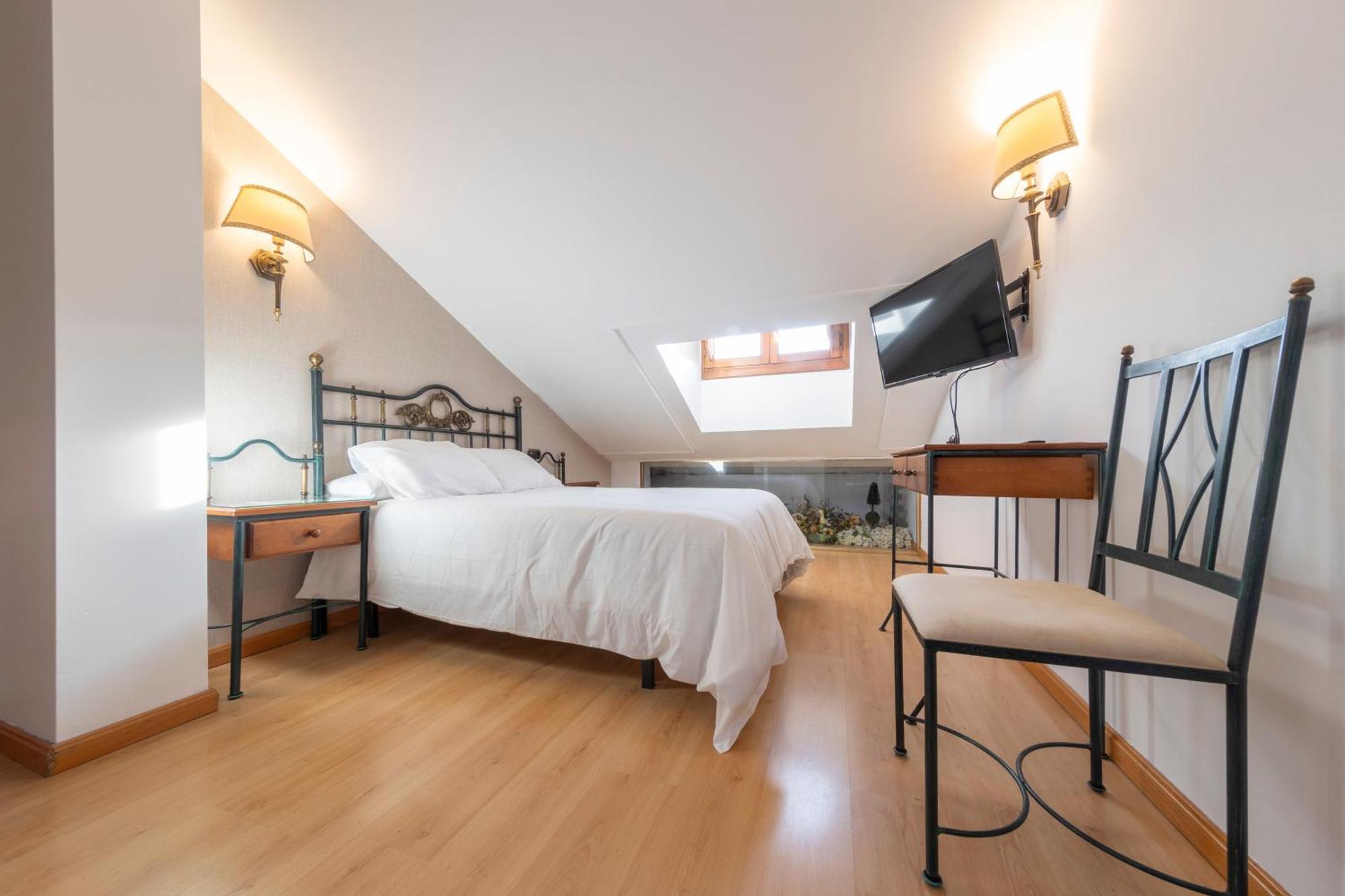 Hostal Sin Recep24H Puerta De La Villa - Pet Friendly & Restaurante Almazán Dış mekan fotoğraf