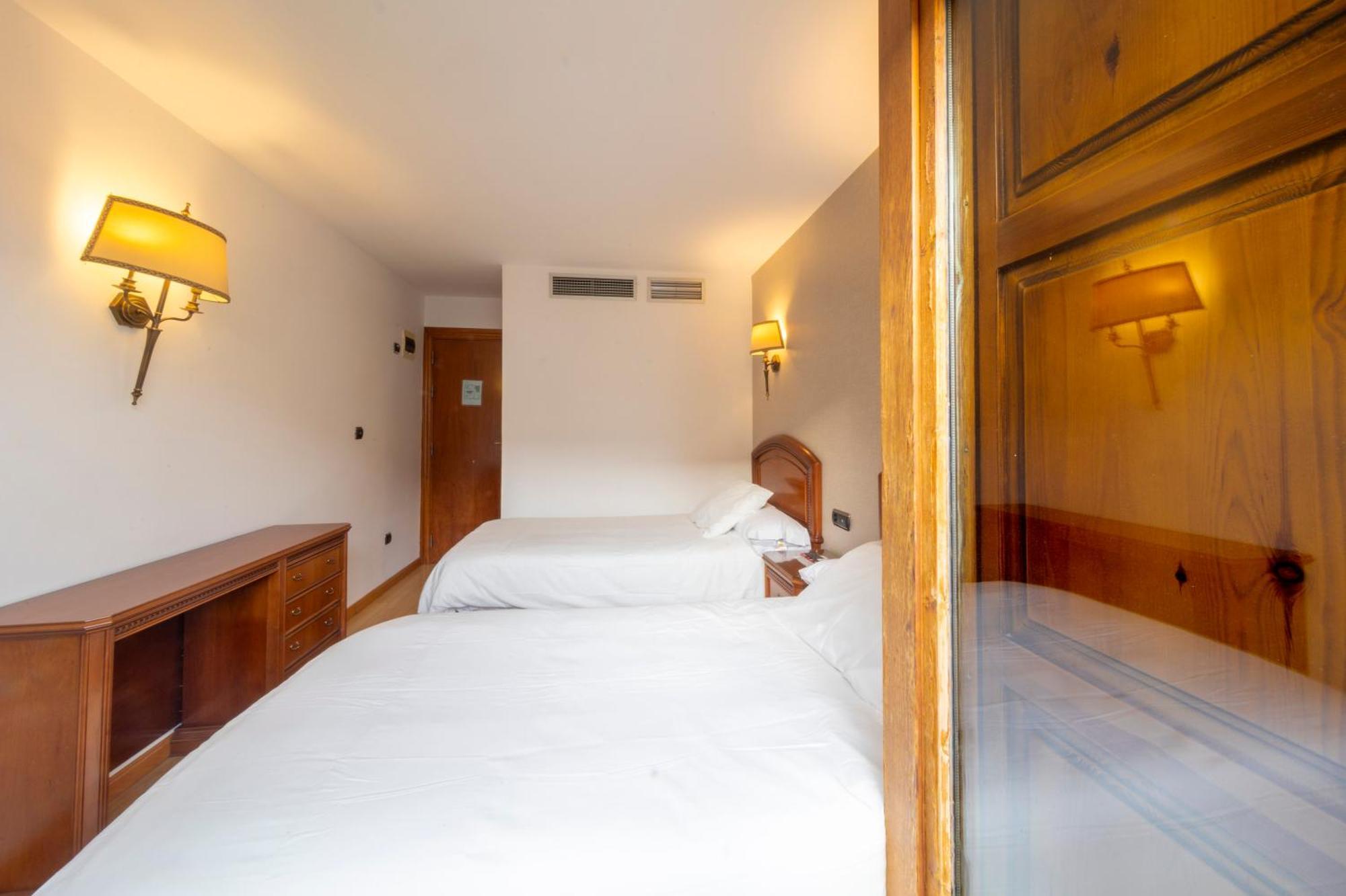 Hostal Sin Recep24H Puerta De La Villa - Pet Friendly & Restaurante Almazán Dış mekan fotoğraf