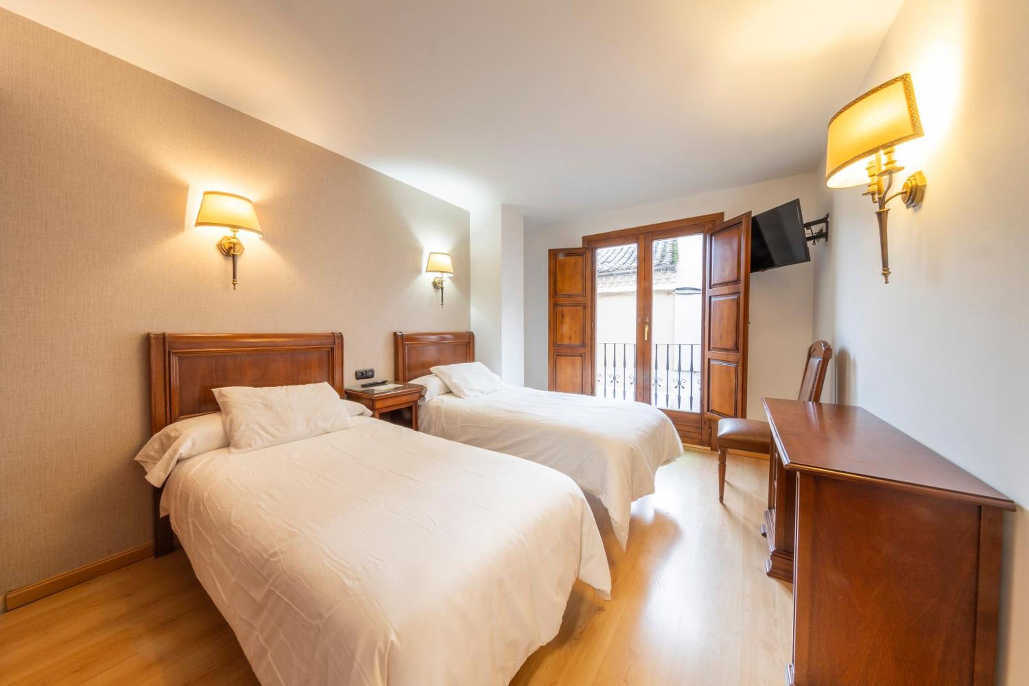 Hostal Sin Recep24H Puerta De La Villa - Pet Friendly & Restaurante Almazán Dış mekan fotoğraf