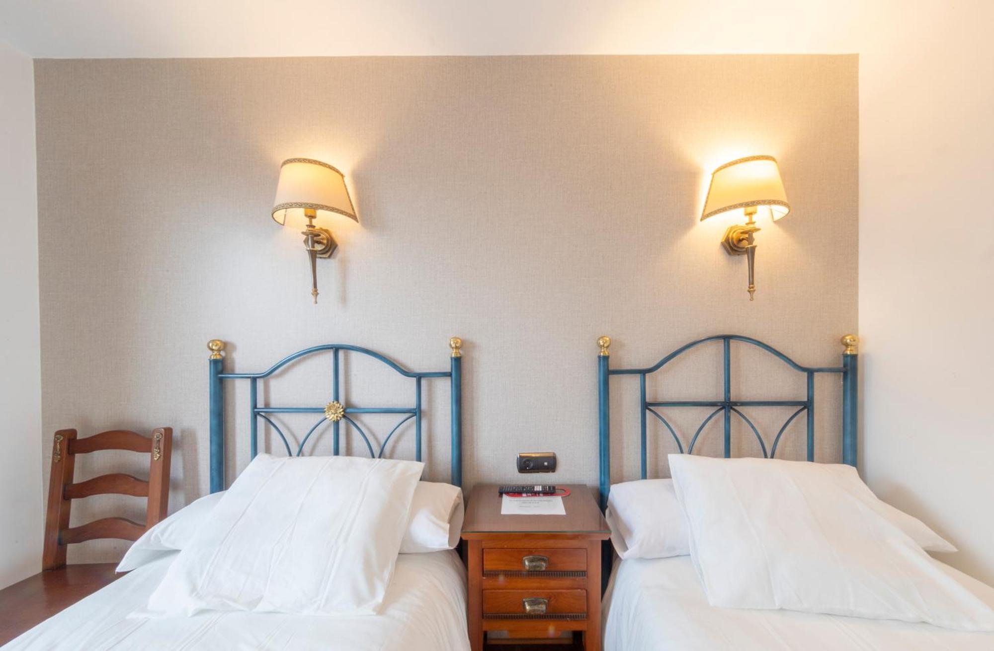 Hostal Sin Recep24H Puerta De La Villa - Pet Friendly & Restaurante Almazán Dış mekan fotoğraf