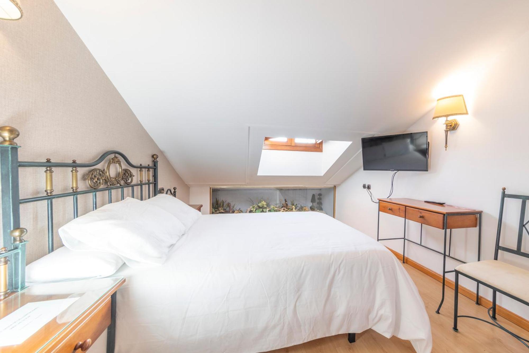 Hostal Sin Recep24H Puerta De La Villa - Pet Friendly & Restaurante Almazán Dış mekan fotoğraf