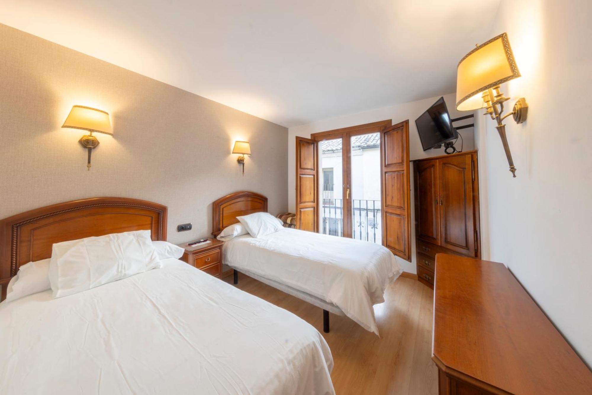 Hostal Sin Recep24H Puerta De La Villa - Pet Friendly & Restaurante Almazán Dış mekan fotoğraf