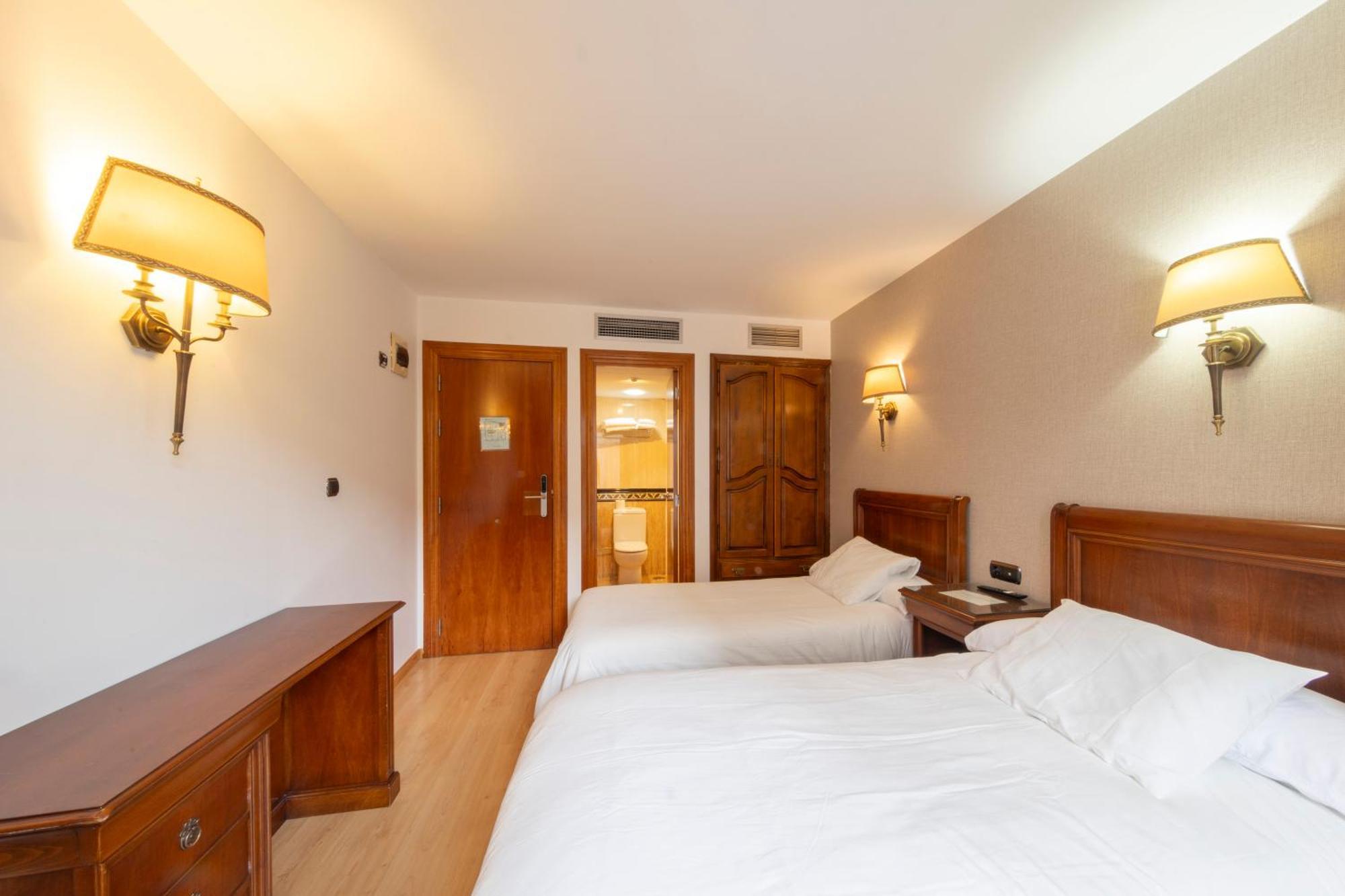 Hostal Sin Recep24H Puerta De La Villa - Pet Friendly & Restaurante Almazán Dış mekan fotoğraf