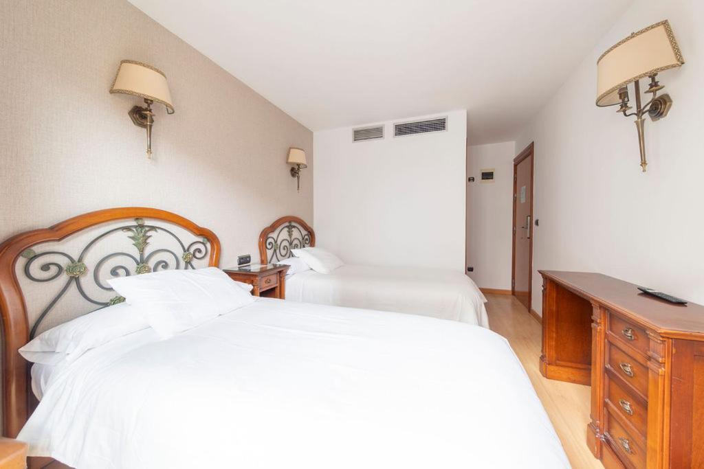 Hostal Sin Recep24H Puerta De La Villa - Pet Friendly & Restaurante Almazán Dış mekan fotoğraf
